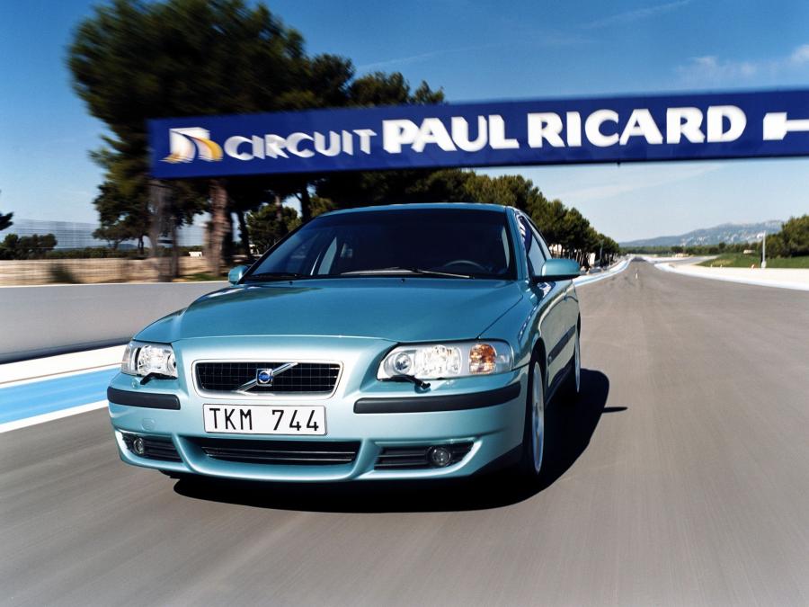  Volvo S60 R 2004 года  (фото 2 из 30)
